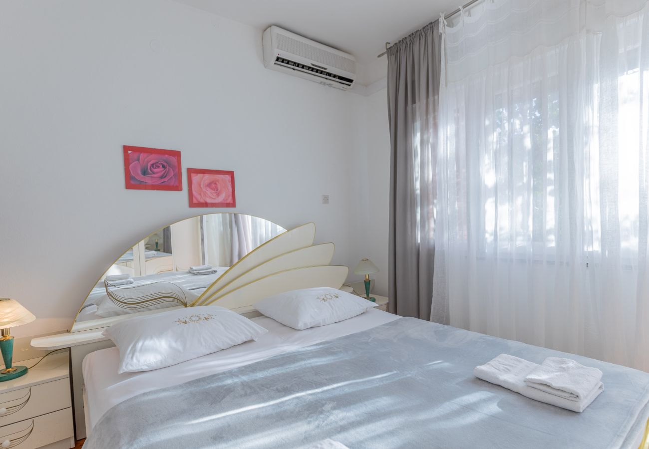 Zimmeranmietung in Starigrad - Zimmer Tinka No.2 strandnah