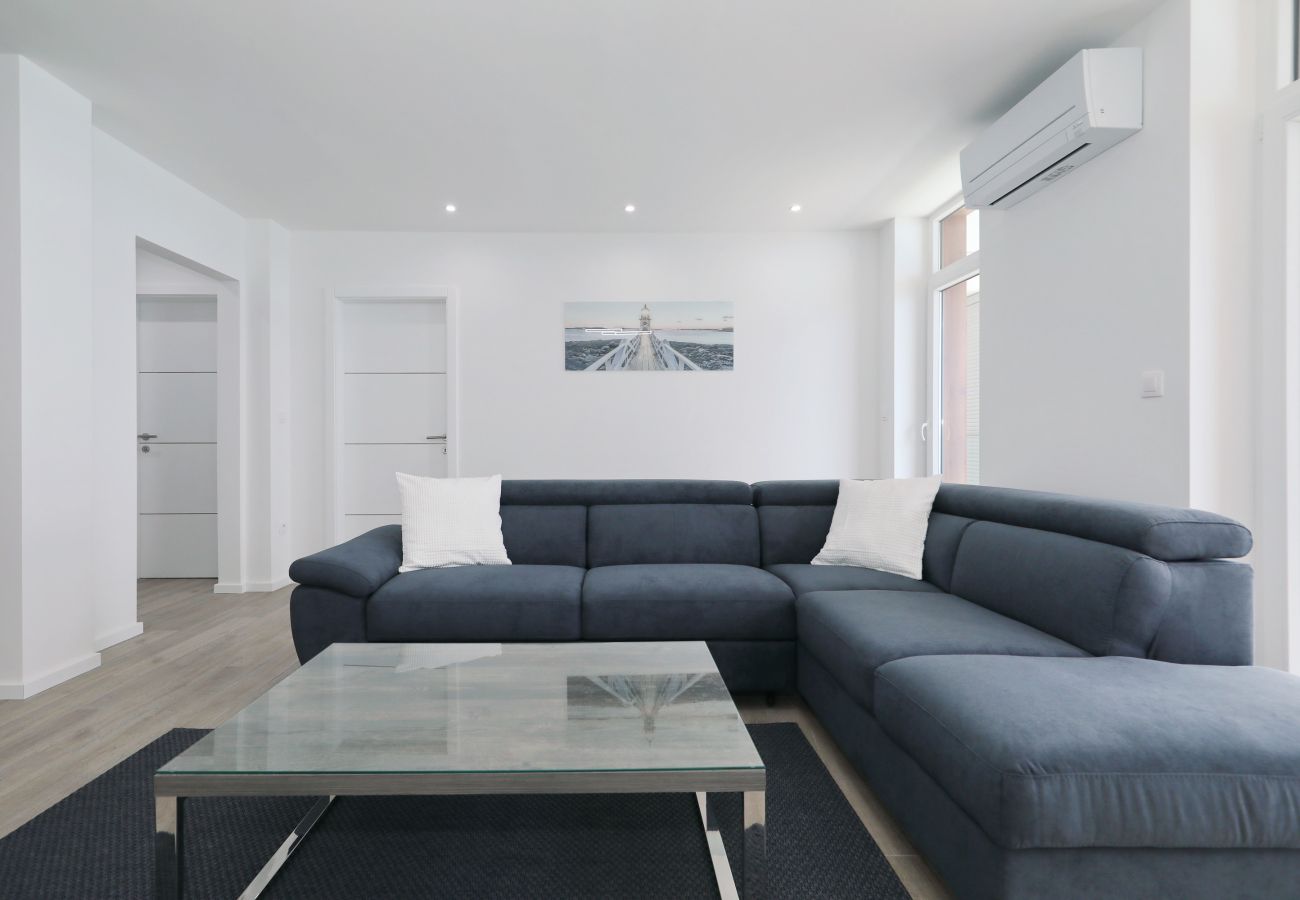 Ferienwohnung in Starigrad - Ferienwohnung Meeresbrise 4 direkt am Meer