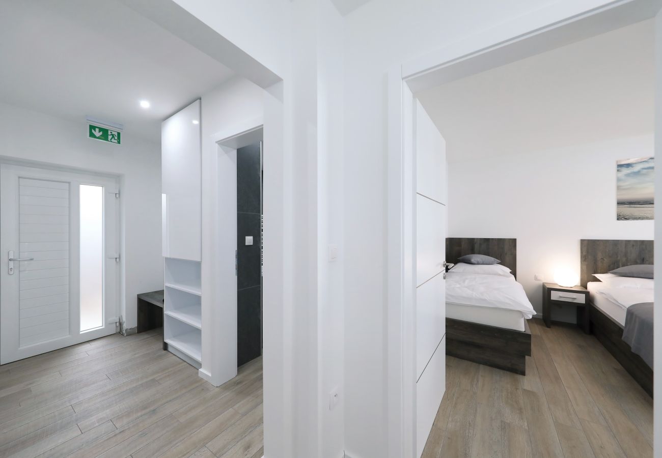 Ferienwohnung in Starigrad - Ferienwohnung Meeresbrise 4 direkt am Meer