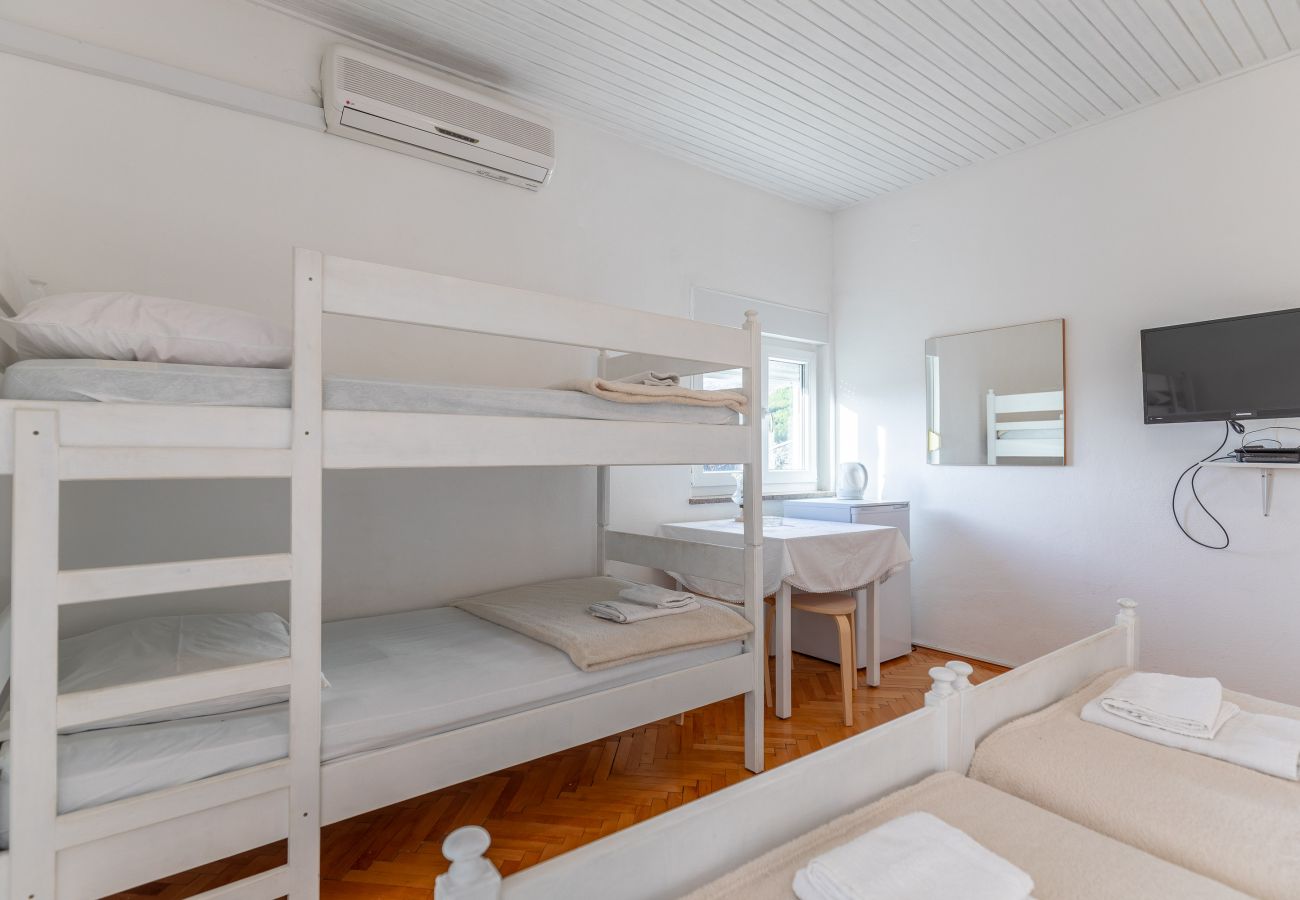 Zimmeranmietung in Starigrad - Zimmer Tinka No.5 strandnah