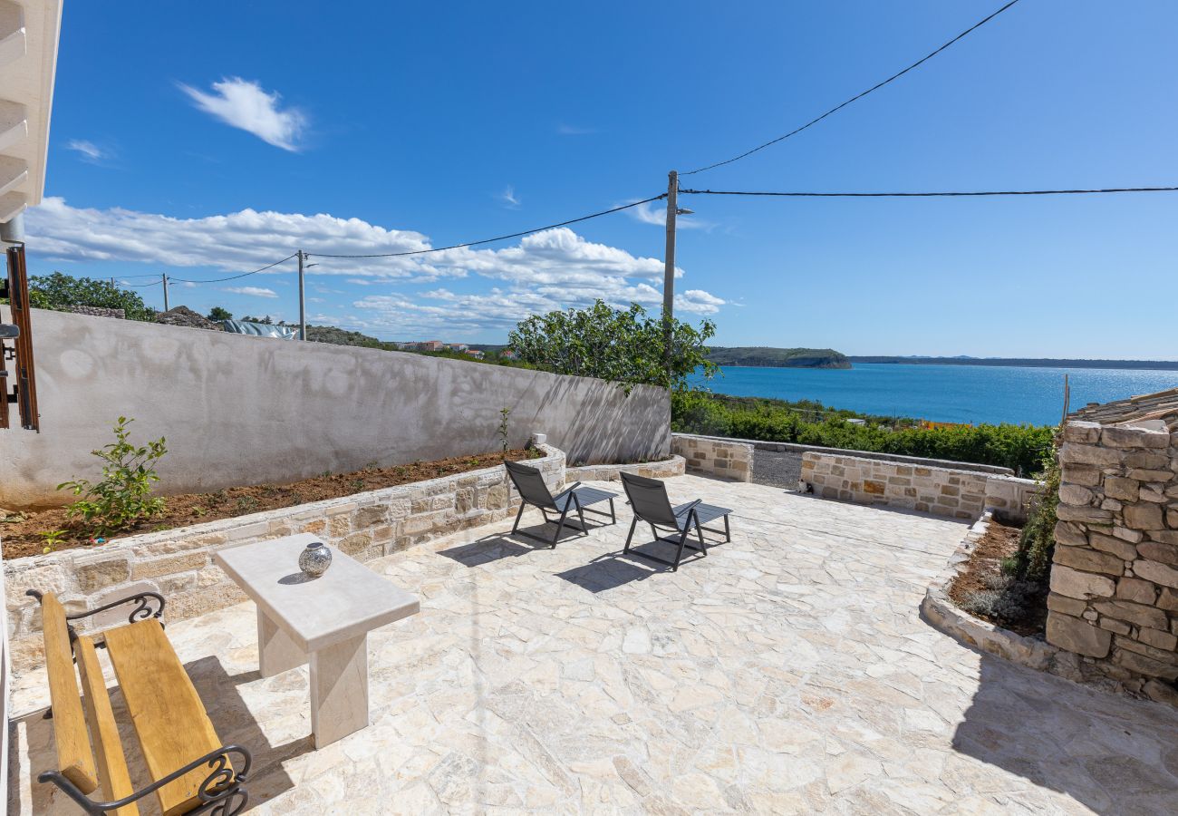 Ferienhaus in Ražanac - Ferienhaus Fortica mit Meerblick