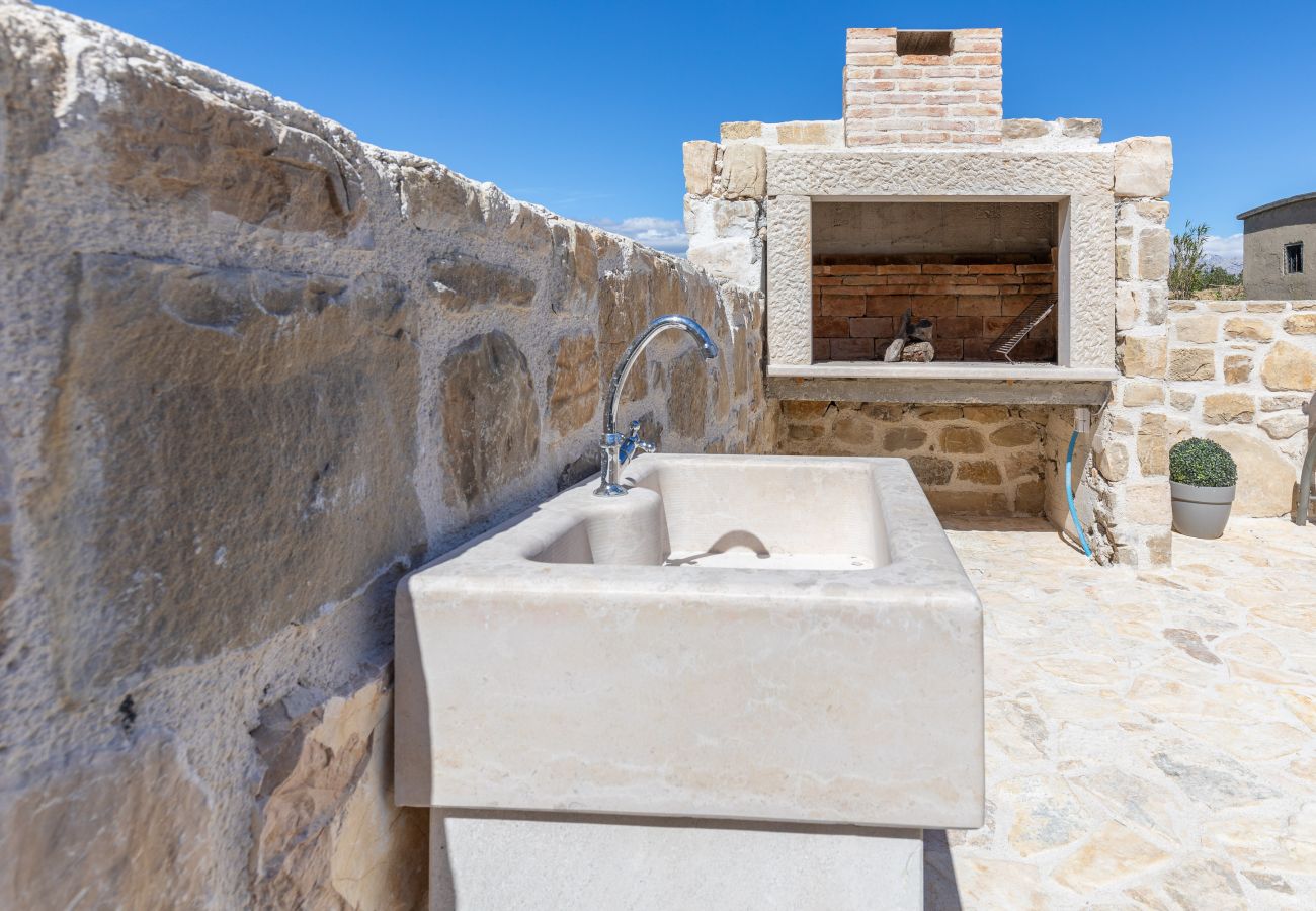 Ferienhaus in Ražanac - Ferienhaus Fortica mit Meerblick