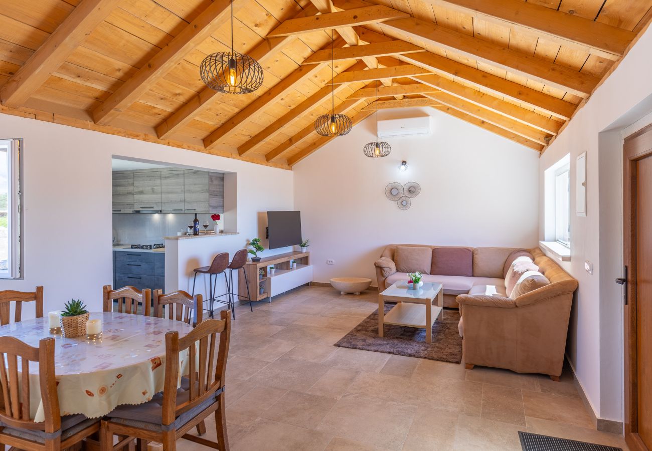 Ferienhaus in Ražanac - Ferienhaus Fortica mit Meerblick