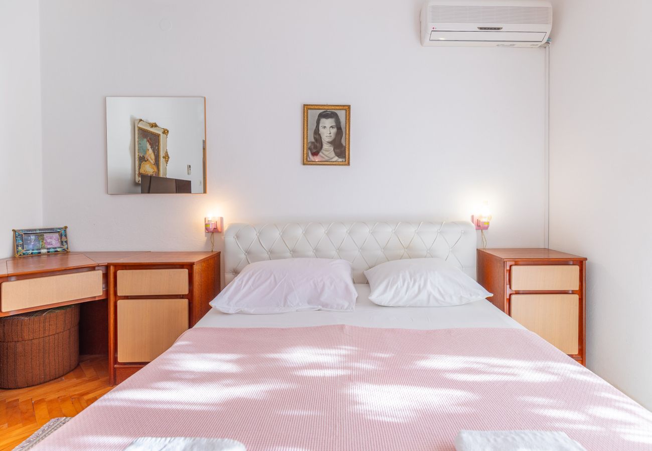 Zimmeranmietung in Starigrad - Zimmer Tinka No.1 strandnah