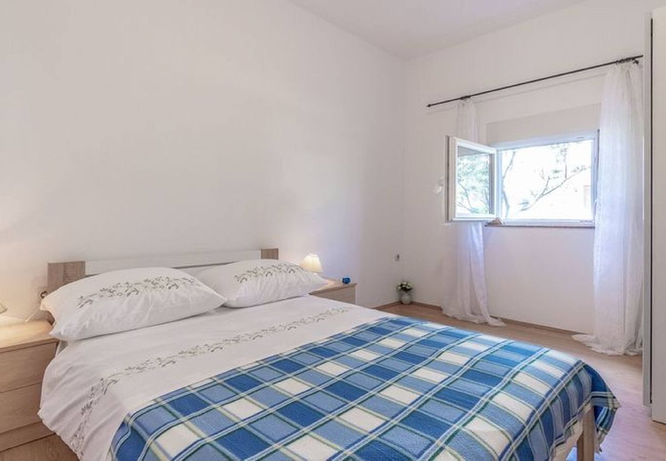 Ferienwohnung in Vrsi - Ferienwohnung Rubbi No.3 mit Terrasse