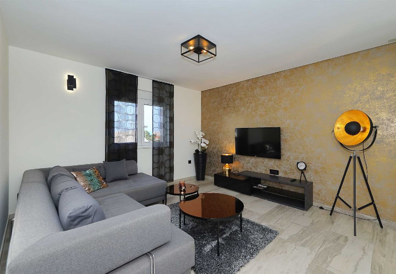 Ferienwohnung in Zadar - Penthouse 6 mit Whirlpool und Meerblick