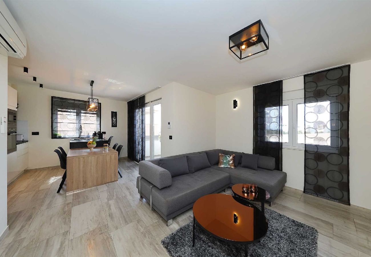 Ferienwohnung in Zadar - Penthouse 6 mit Whirlpool und Meerblick