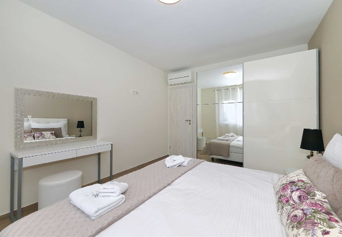 Ferienwohnung in Zadar - Penthouse 6 mit Whirlpool und Meerblick