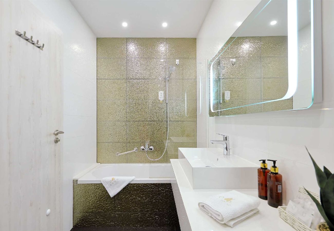 Ferienwohnung in Zadar - Penthouse 6 mit Whirlpool und Meerblick