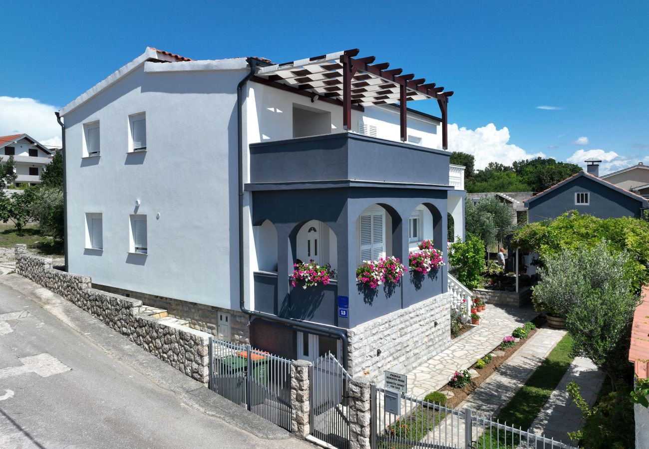 Ferienwohnung in Maslenica - Ferienwohnung Simaruna mit Meerblick