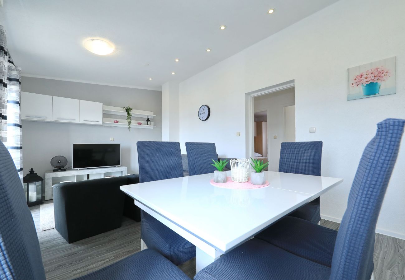 Ferienwohnung in Maslenica - Ferienwohnung Simaruna mit Meerblick