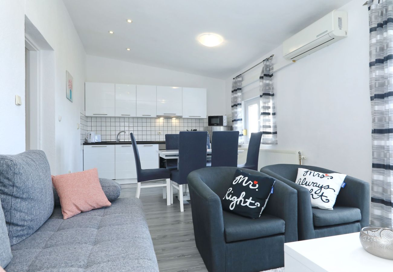 Ferienwohnung in Maslenica - Ferienwohnung Simaruna mit Meerblick