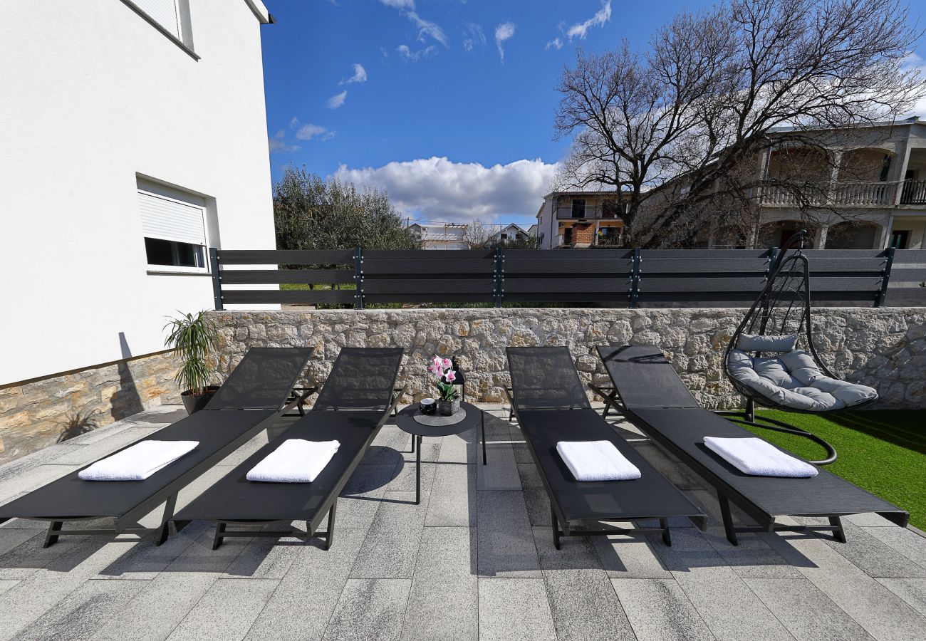 Ferienwohnung in Maslenica - Ferienwohnung Simaruna mit Meerblick