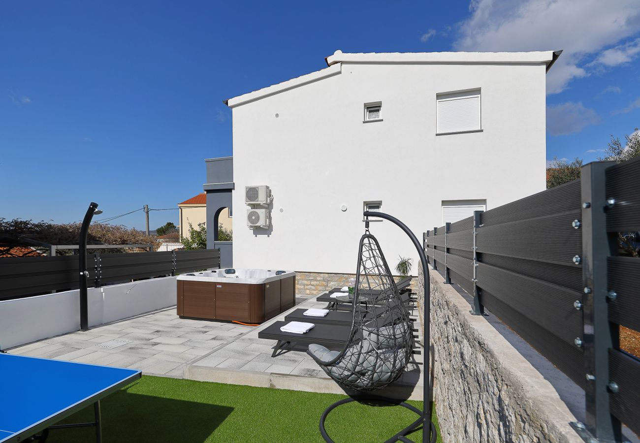 Ferienwohnung in Maslenica - Ferienwohnung Simaruna mit Meerblick