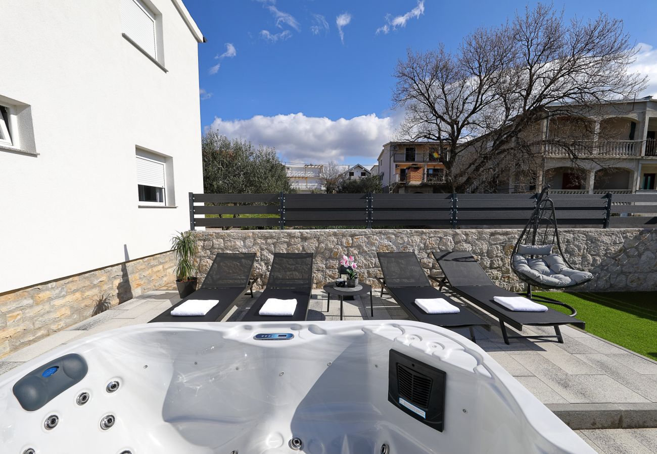 Ferienwohnung in Maslenica - Ferienwohnung Simaruna mit Meerblick
