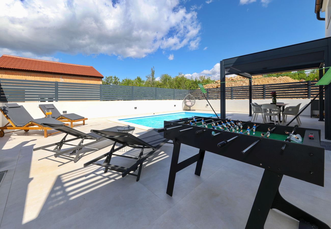 Ferienwohnung in Maslenica - Ferienwohnung Kala mit beheiztem Privatpool
