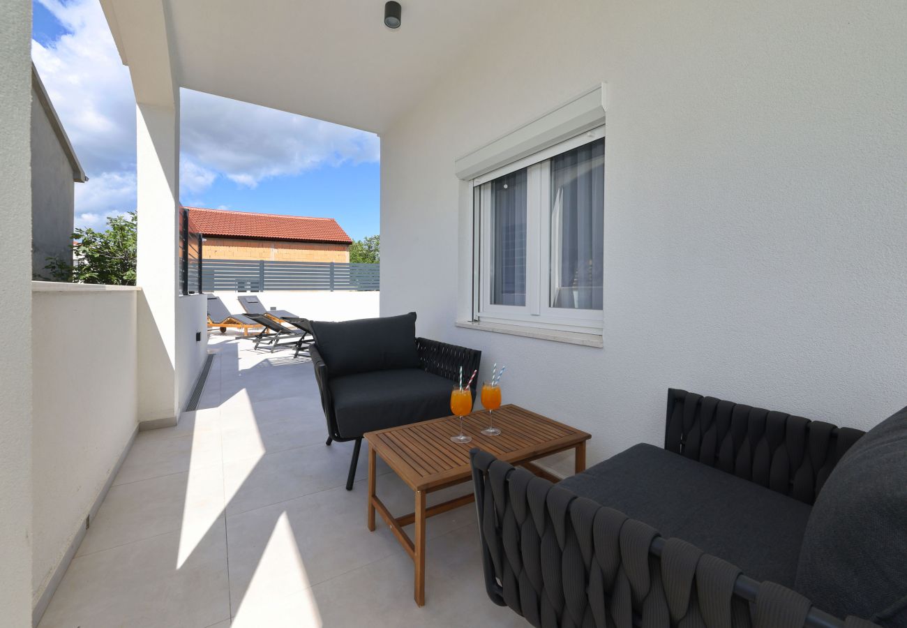 Ferienwohnung in Maslenica - Ferienwohnung Kala mit beheiztem Privatpool