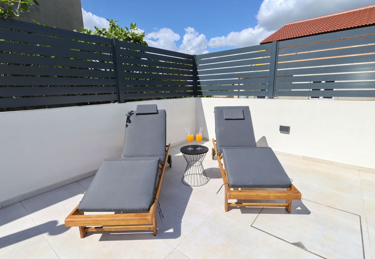 Ferienwohnung in Maslenica - Ferienwohnung Kala mit beheiztem Privatpool