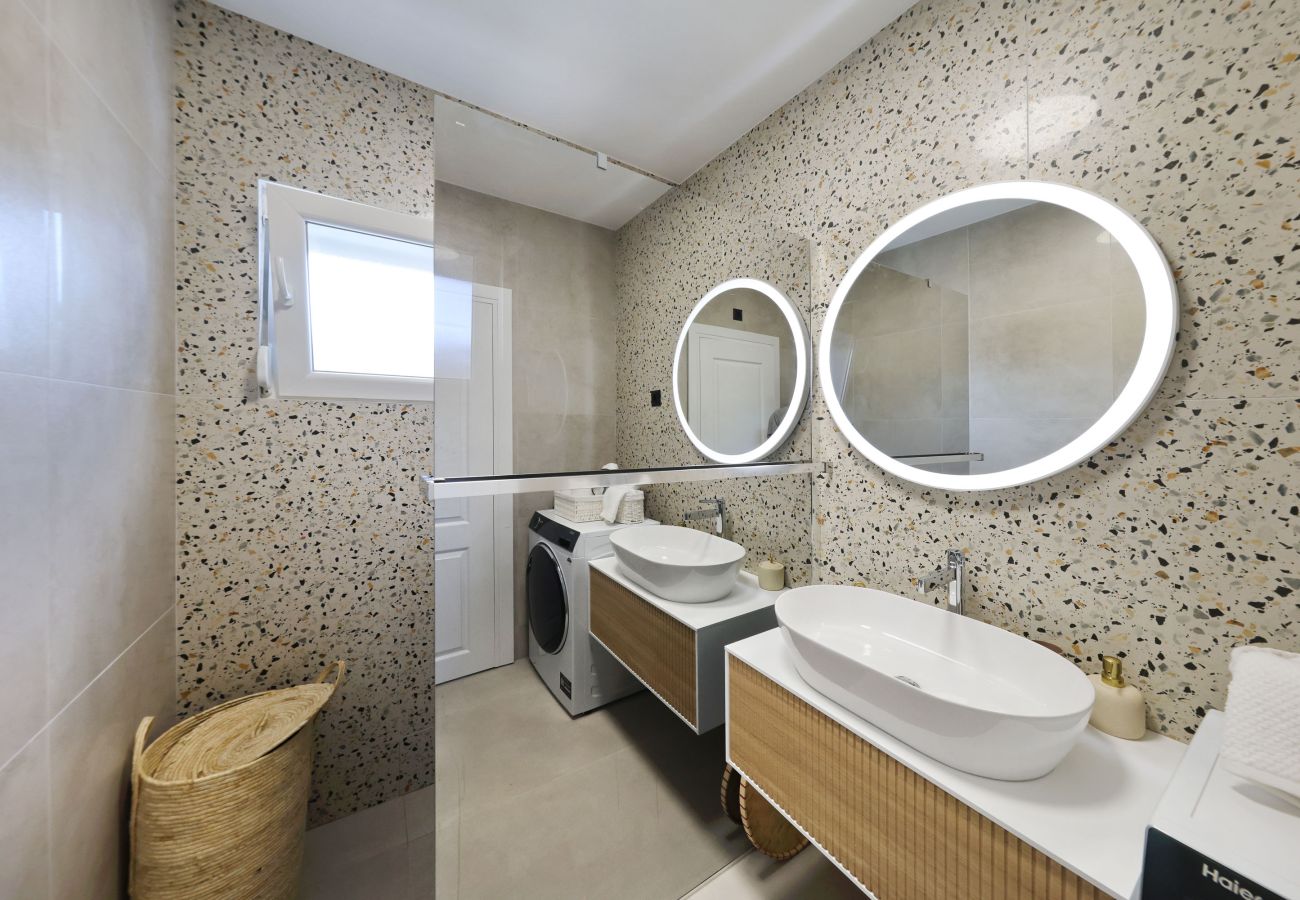 Ferienwohnung in Maslenica - Ferienwohnung Kala mit beheiztem Privatpool