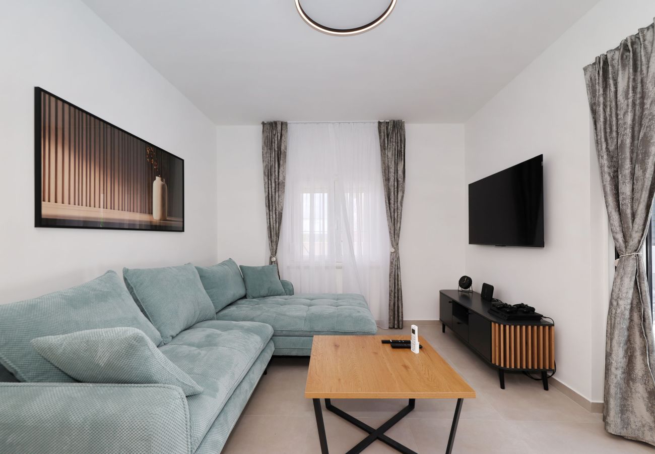 Ferienwohnung in Maslenica - Ferienwohnung Kala mit beheiztem Privatpool