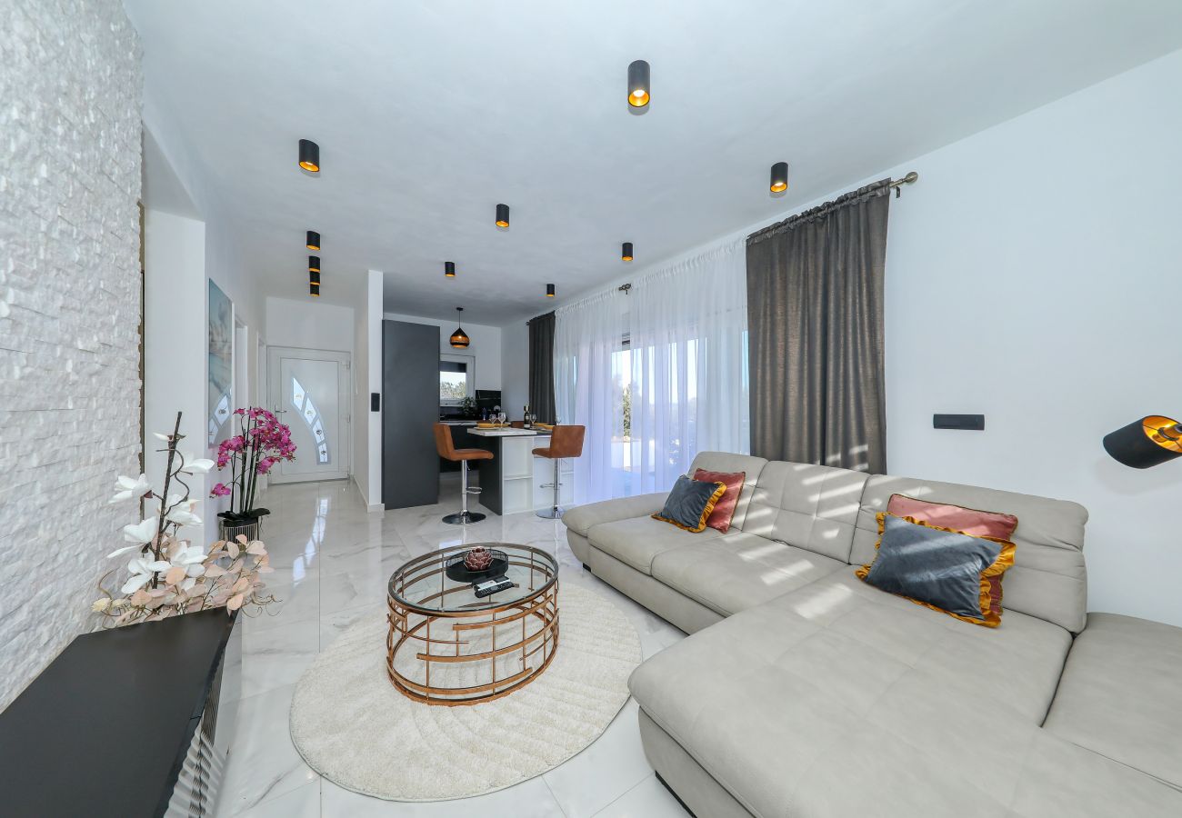 Ferienhaus in Dobropoljana - Ferienhaus Orchid Stay mit Pool