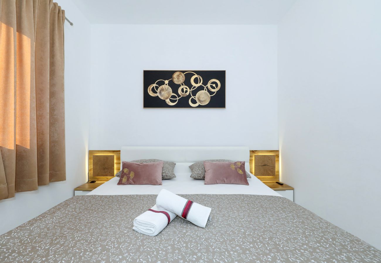 Ferienhaus in Dobropoljana - Ferienhaus Orchid Stay mit Pool