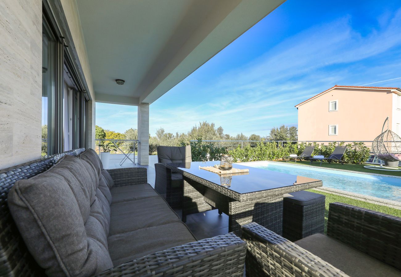Ferienhaus in Dobropoljana - Ferienhaus Orchid Stay mit Pool