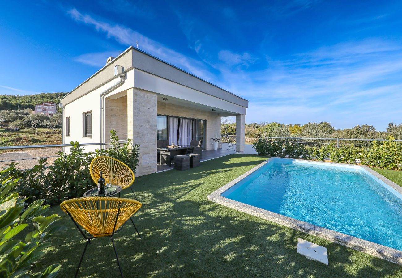 Ferienhaus in Dobropoljana - Ferienhaus Orchid Stay mit Pool