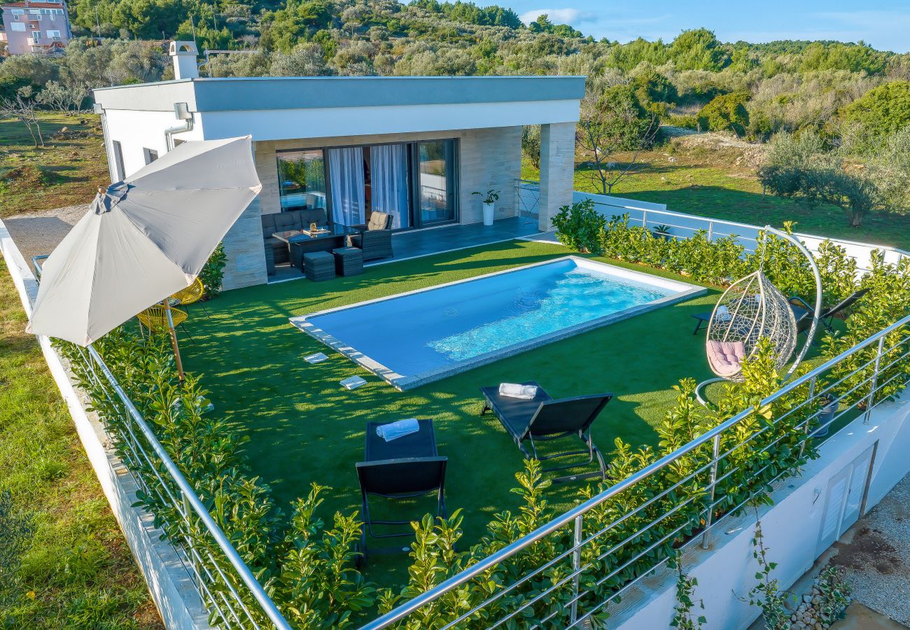 Ferienhaus in Dobropoljana - Ferienhaus Orchid Stay mit Pool