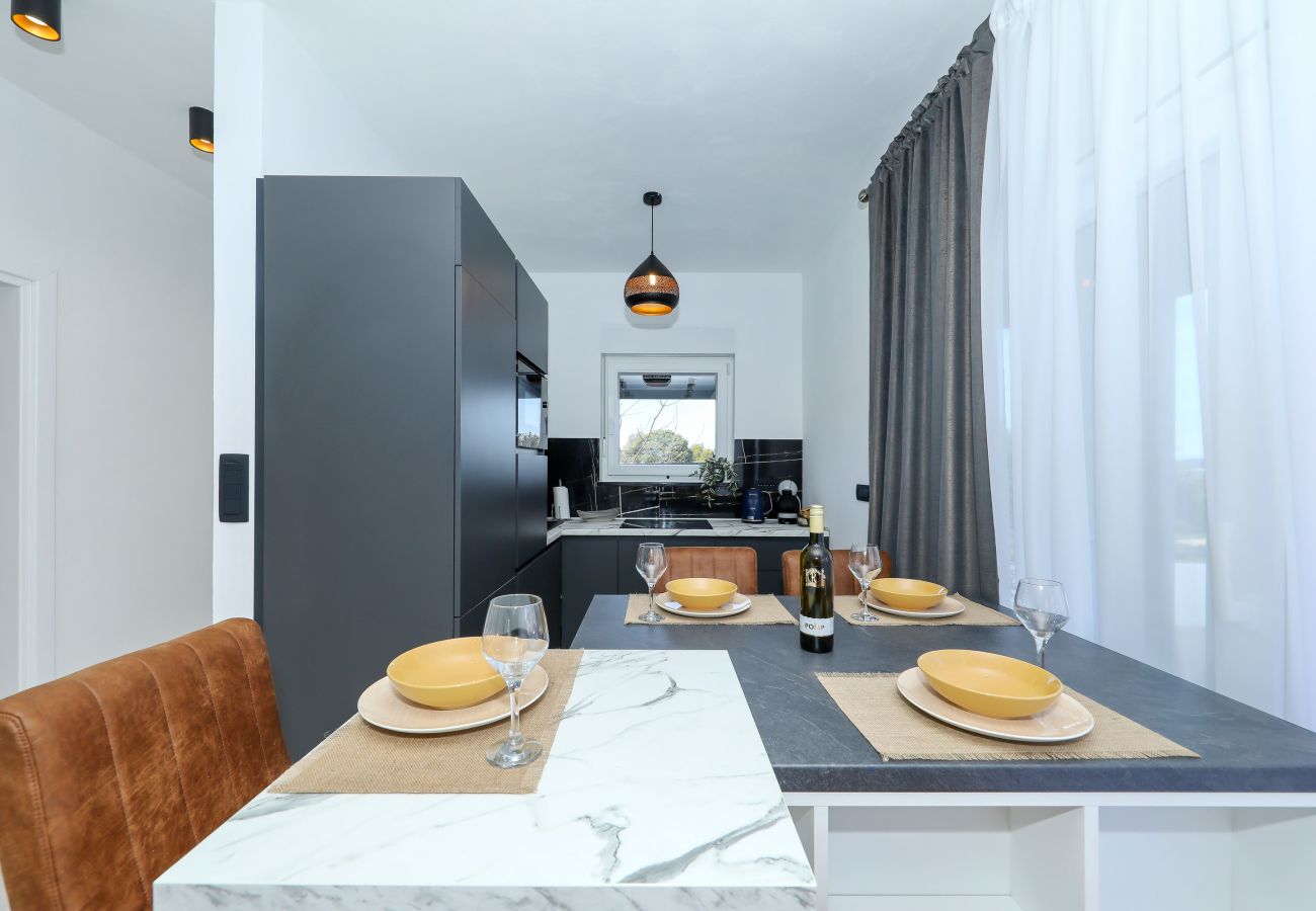 Ferienhaus in Dobropoljana - Ferienhaus Orchid Stay mit Pool