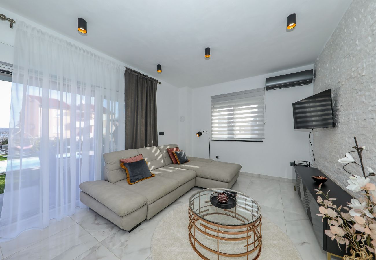 Ferienhaus in Dobropoljana - Ferienhaus Orchid Stay mit Pool