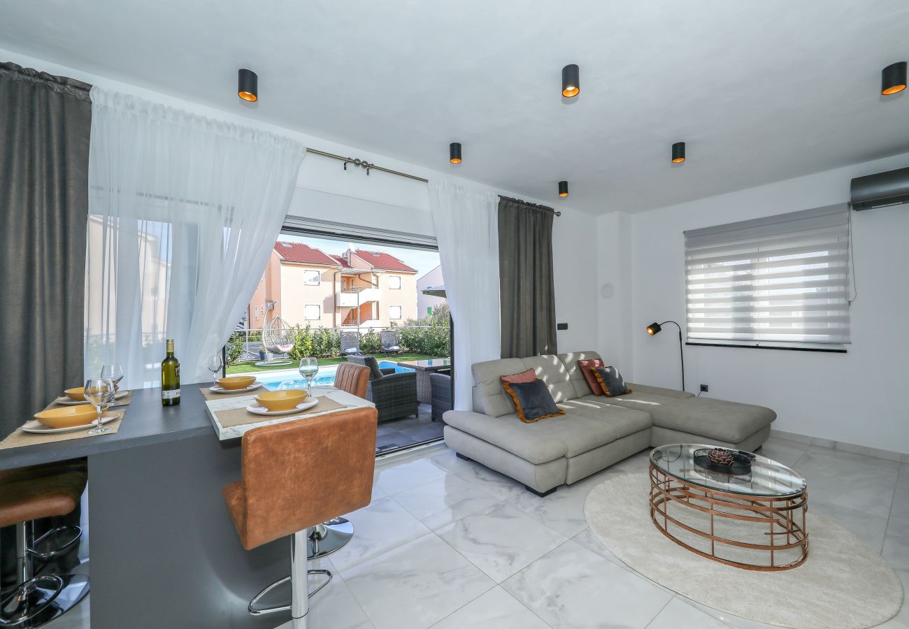 Ferienhaus in Dobropoljana - Ferienhaus Orchid Stay mit Pool