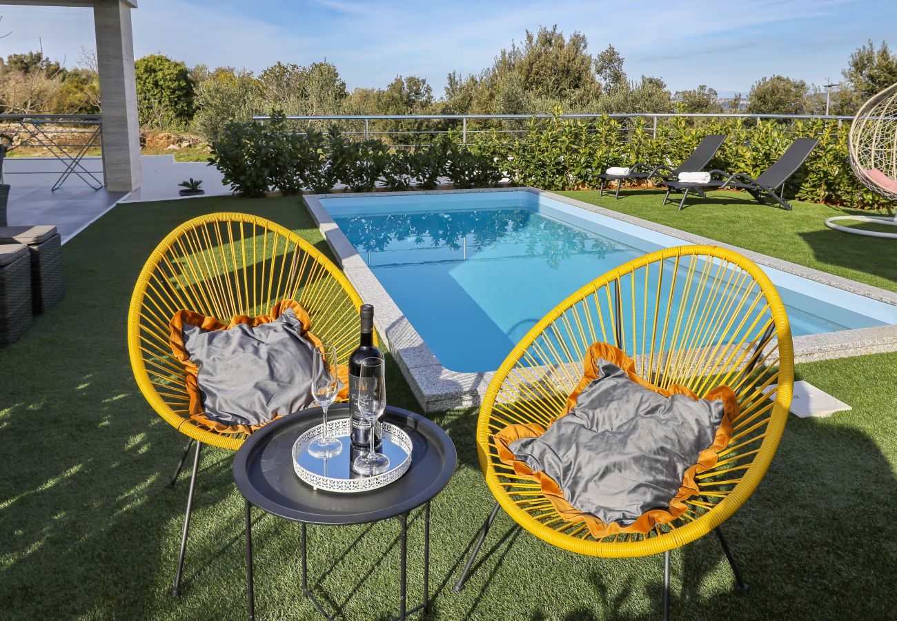 Ferienhaus in Dobropoljana - Ferienhaus Orchid Stay mit Pool