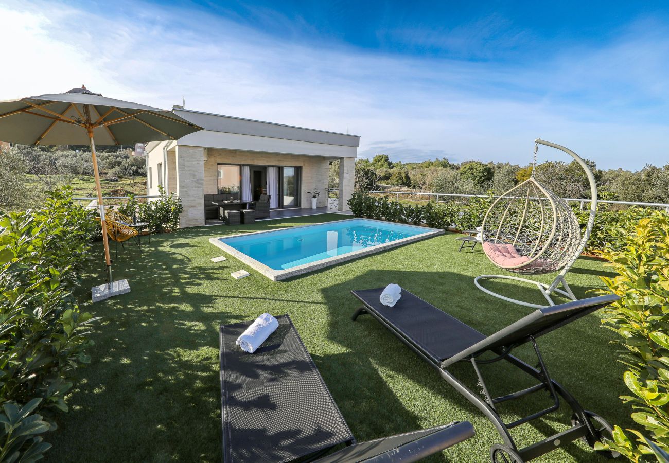 Ferienhaus in Dobropoljana - Ferienhaus Orchid Stay mit Pool