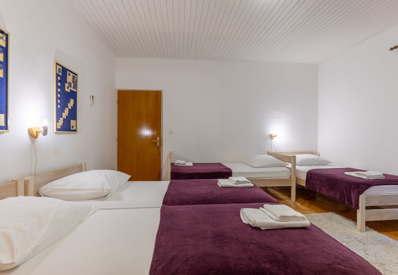 Ferienwohnung in Starigrad - Ferienwohnung Tinka No.7 strandnah