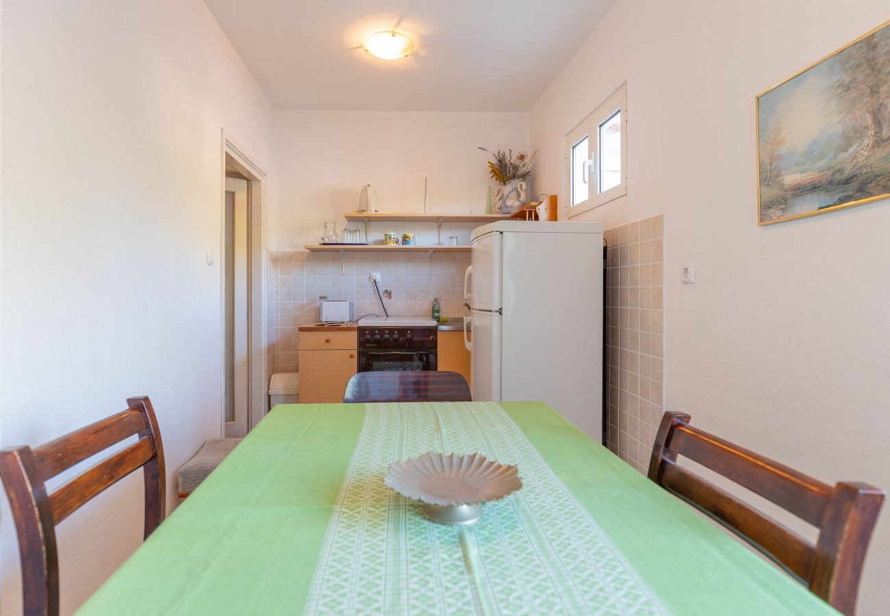 Ferienwohnung in Starigrad - Ferienwohnung Tinka No.7 strandnah
