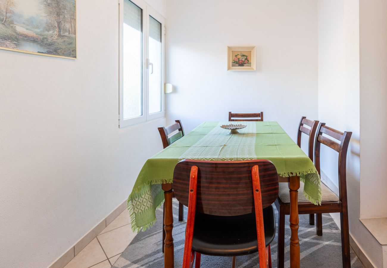 Ferienwohnung in Starigrad - Ferienwohnung Tinka No.7 strandnah