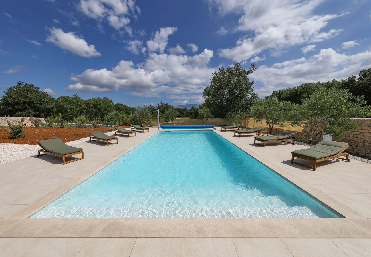 Ferienhaus in Lovinac - Ferienhaus Demare mit beheiztem Pool