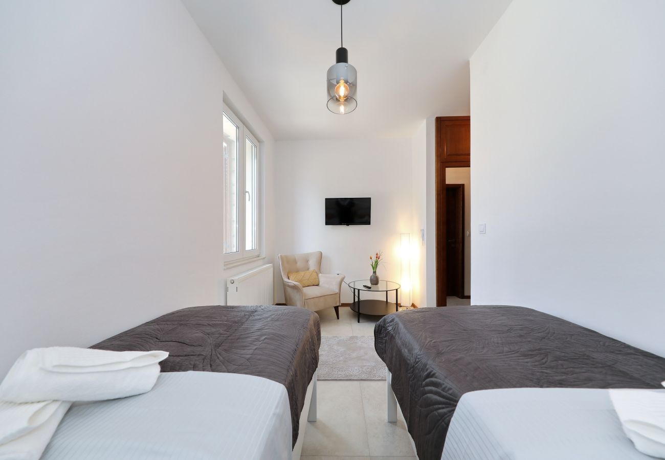 Ferienhaus in Lovinac - Ferienhaus Demare mit beheiztem Pool