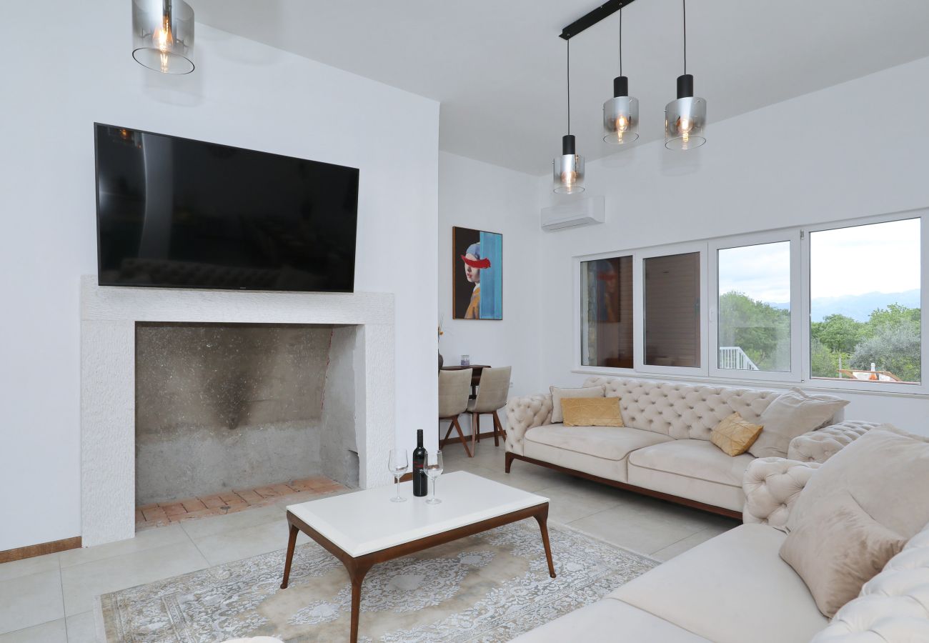Ferienhaus in Lovinac - Ferienhaus Demare mit beheiztem Pool