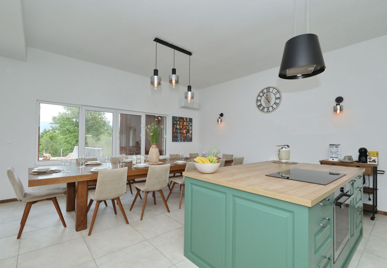 Ferienhaus in Lovinac - Ferienhaus Demare mit beheiztem Pool