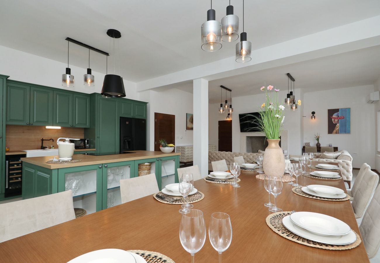 Ferienhaus in Lovinac - Ferienhaus Demare mit beheiztem Pool