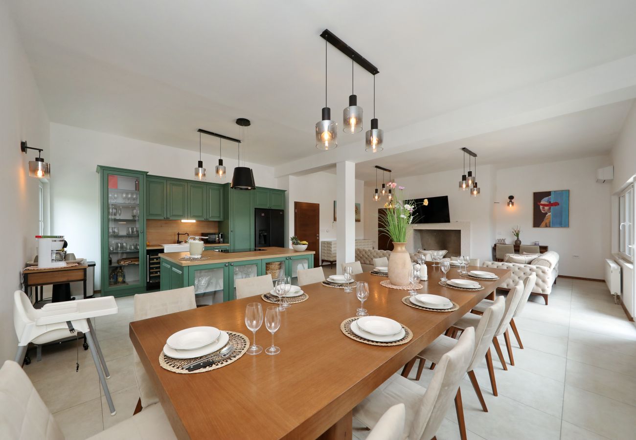 Ferienhaus in Lovinac - Ferienhaus Demare mit beheiztem Pool