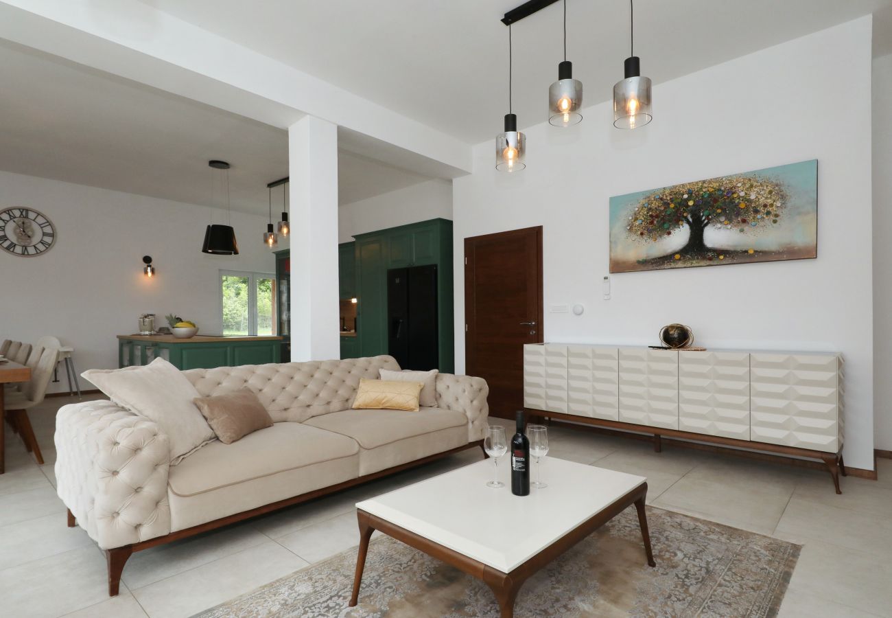 Ferienhaus in Lovinac - Ferienhaus Demare mit beheiztem Pool