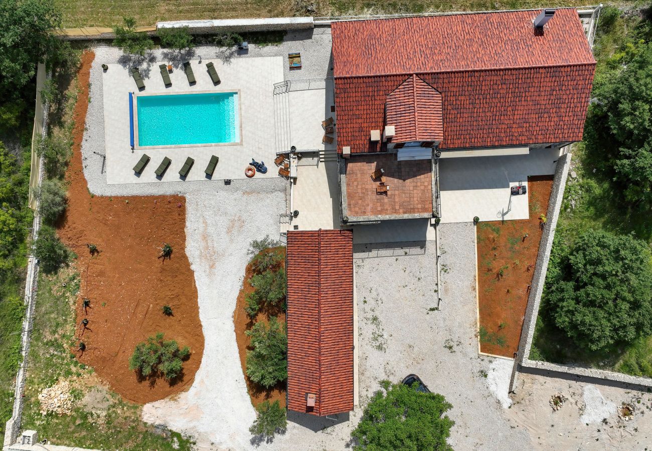 Ferienhaus in Lovinac - Ferienhaus Demare mit beheiztem Pool