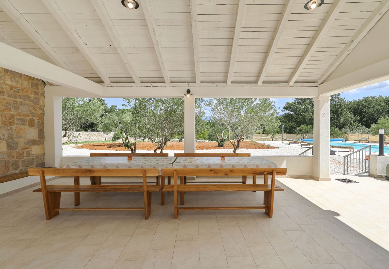 Ferienhaus in Lovinac - Ferienhaus Demare mit beheiztem Pool