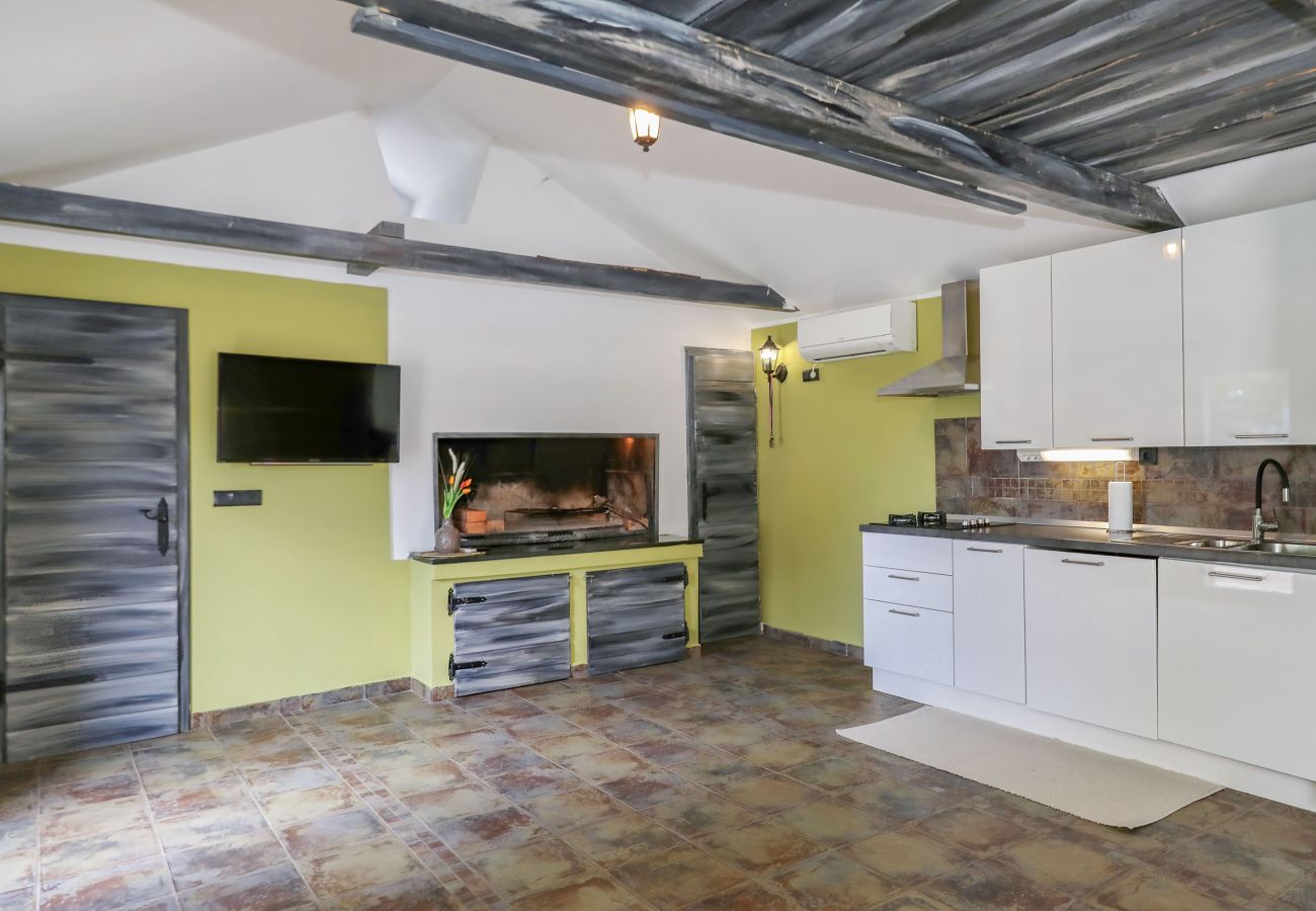 Ferienhaus in Lovinac - Ferienhaus Demare mit beheiztem Pool