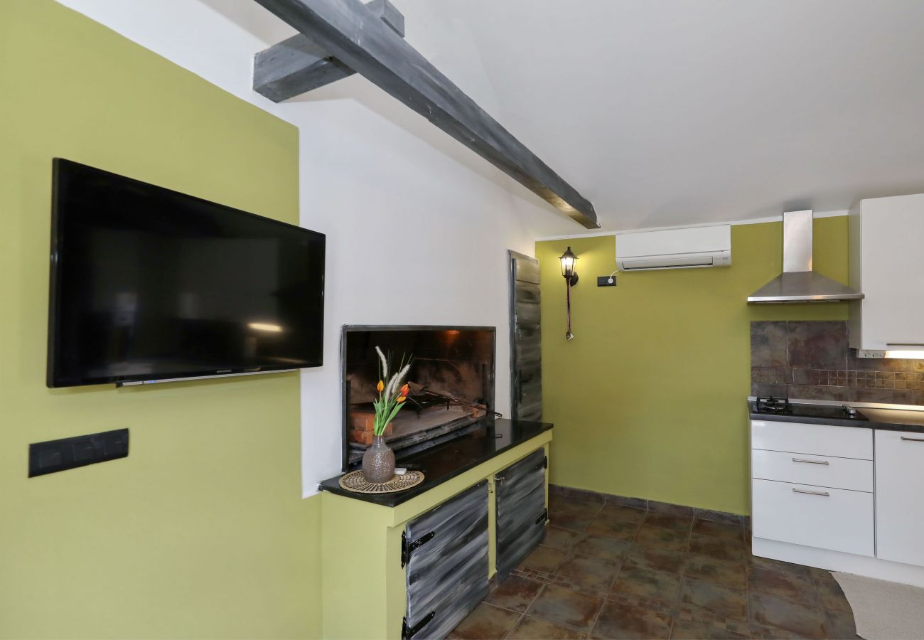 Ferienhaus in Lovinac - Ferienhaus Demare mit beheiztem Pool