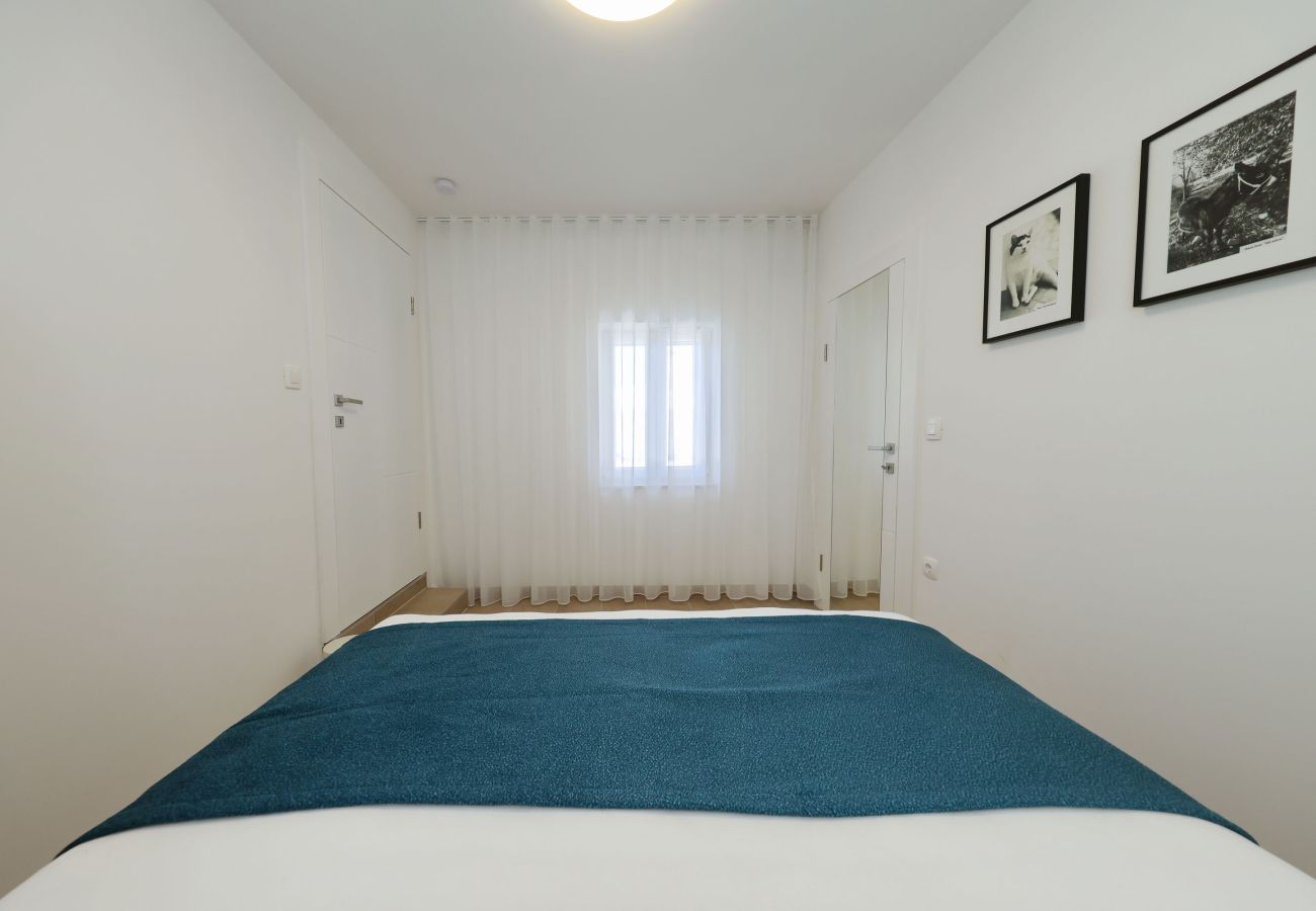 Ferienhaus in Vrsi - Ferienhaus Luca mit Pool und Terrasse