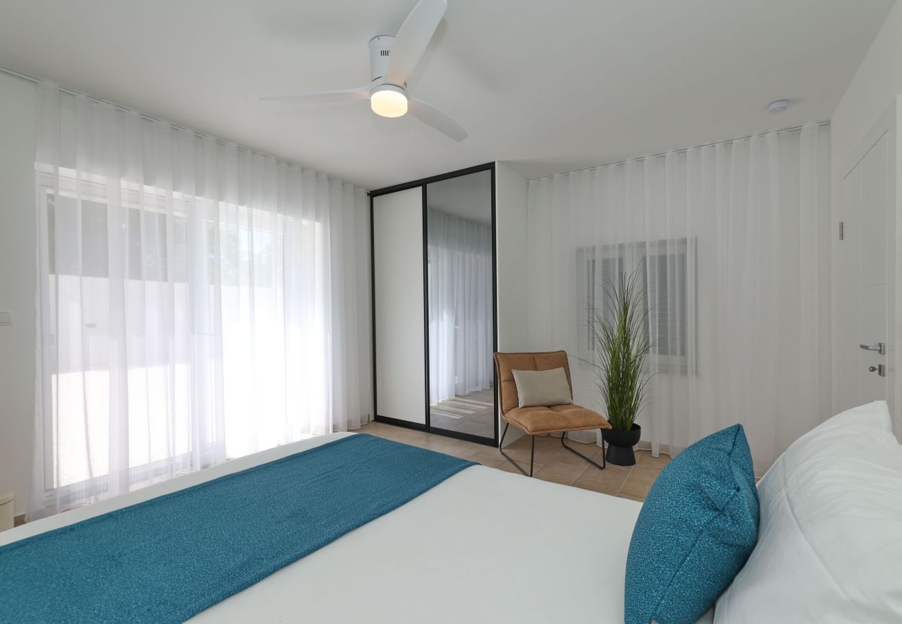 Ferienhaus in Vrsi - Ferienhaus Luca mit Pool und Terrasse